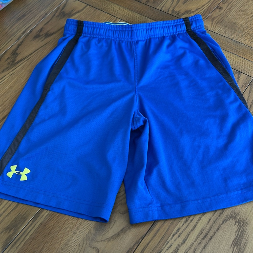 Men’s Under Armour blue running shorts size Med